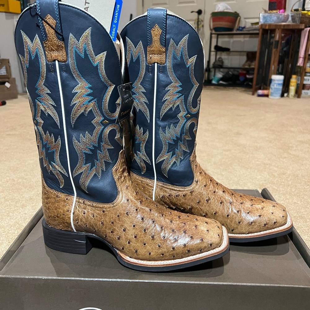 Exotics Ariat boot new and never been used